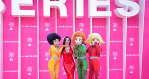 Canneseries 2026 – Jisoo (BLACKPINK), Adam Scott et les stars qui ont électrisé la Croisette