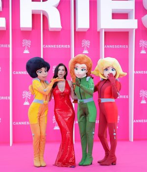 Canneseries 2026 – Jisoo (BLACKPINK), Adam Scott et les stars qui ont électrisé la Croisette